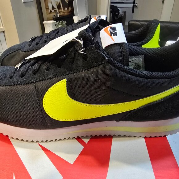 Nike Cortez Basic Black / Yellow DZ2795-003 Mens Sz 10.5 (10) Shoes Sneakers New - Picture 1 of 14